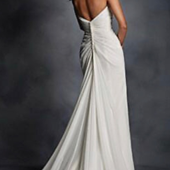 New wedding dress - Picture 5 of 12